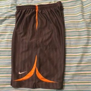 Nike DriFit Basketball Shorts no pockets (Kids XL)